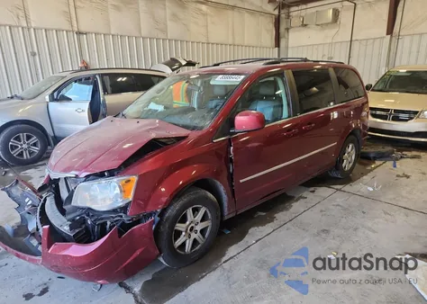 2010 Chrysler Town & Country Touring Plus из США, поврежденный, VIN 2A4RR8DX4AR495033